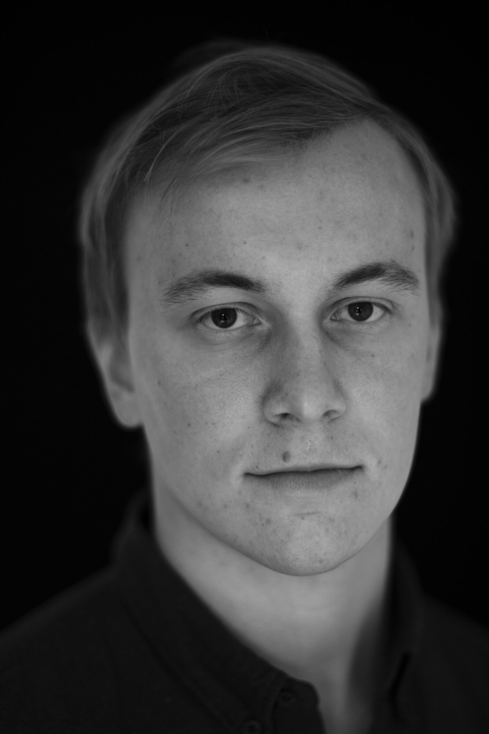 Max Ihrman – Headshot